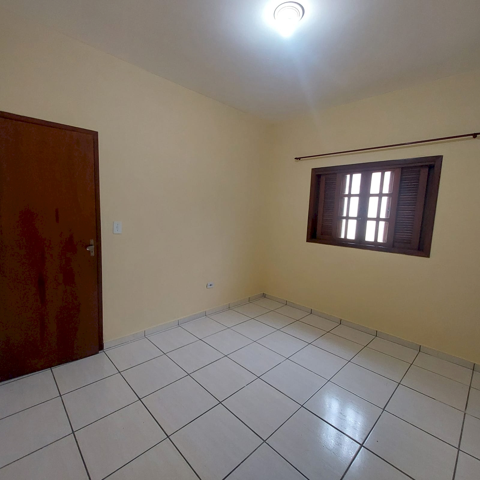 Imagem imóvel Casa Residencial - Lado Pista