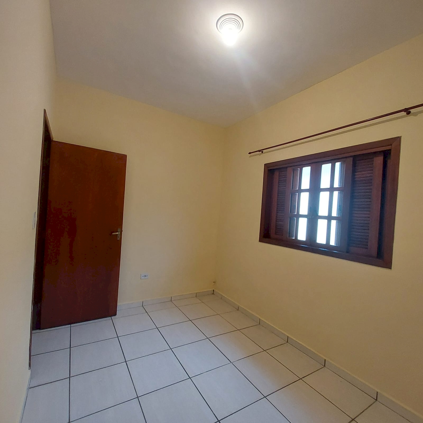 Imagem imóvel Casa Residencial - Lado Pista