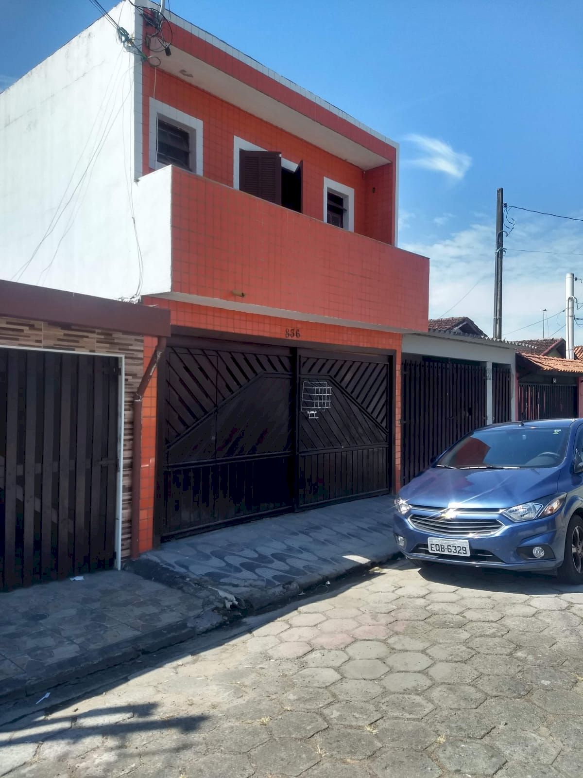 Sobrado Residencial - Lado Pista