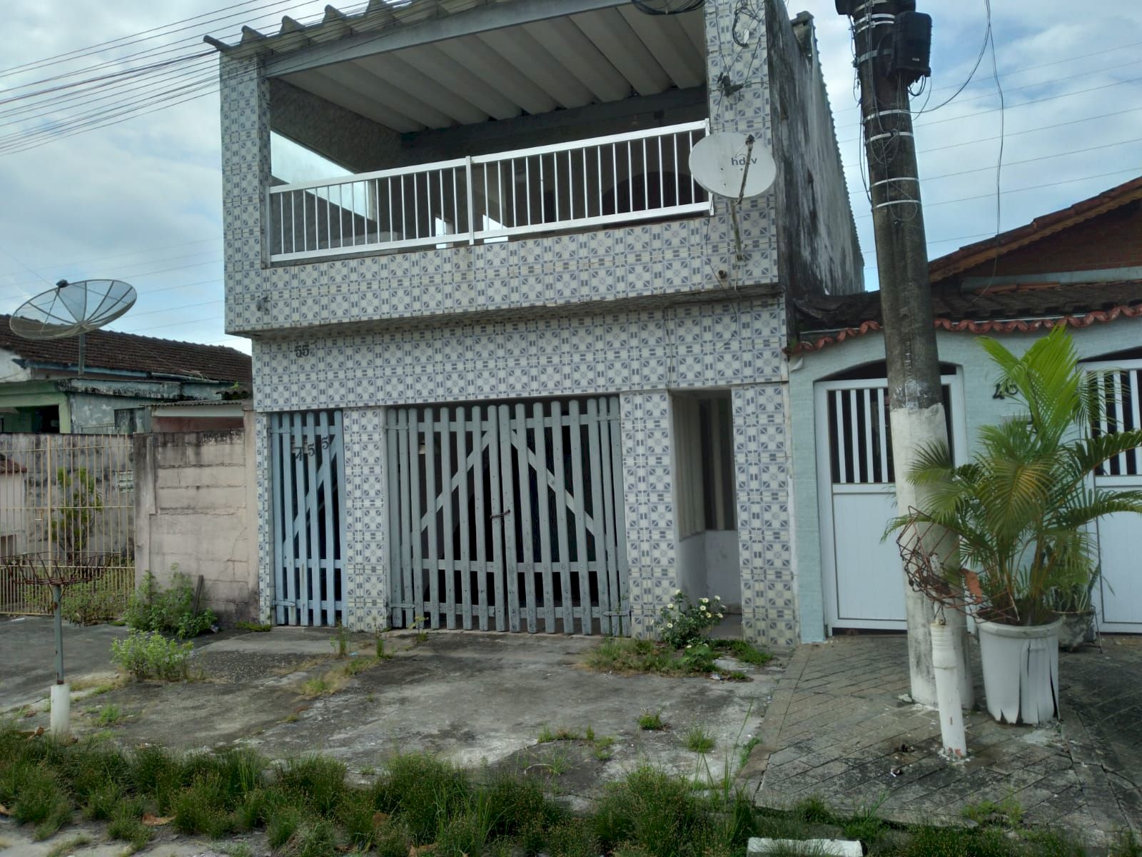 Sobrado Residencial - Lado Pista