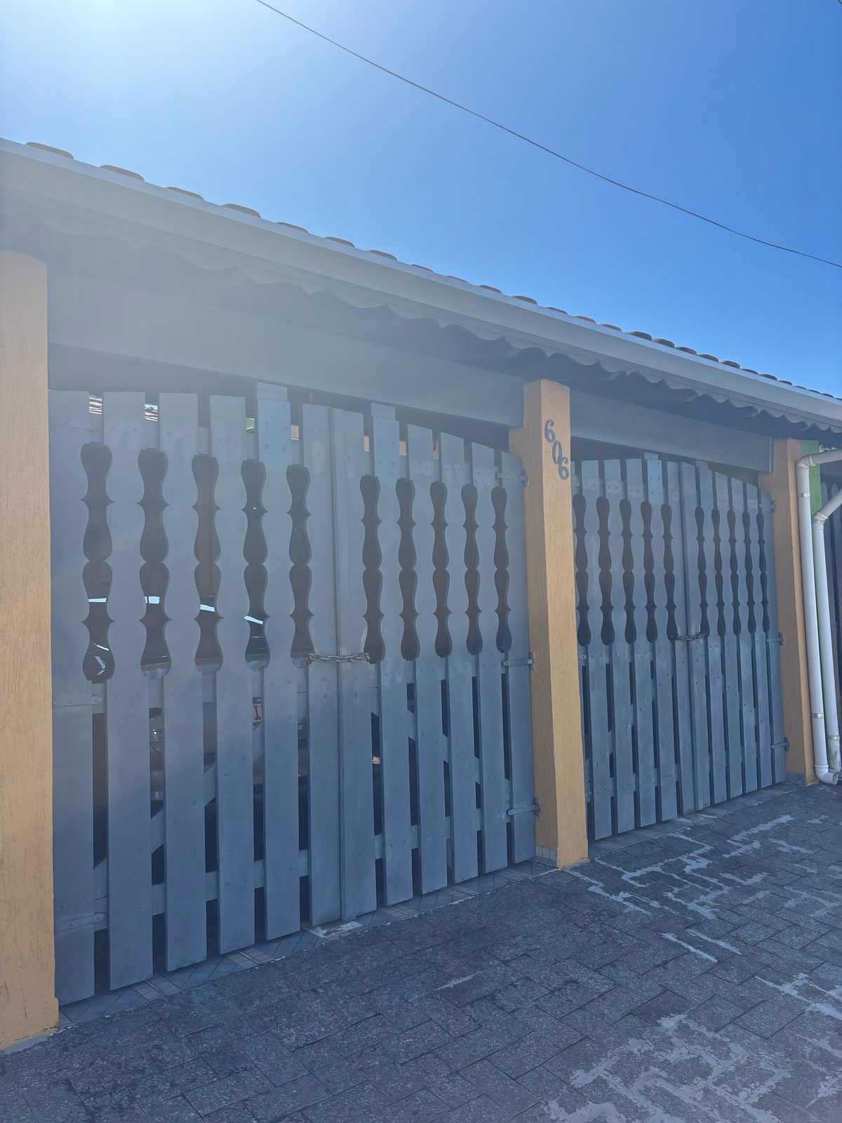 Casa Residencial - Lado Pista