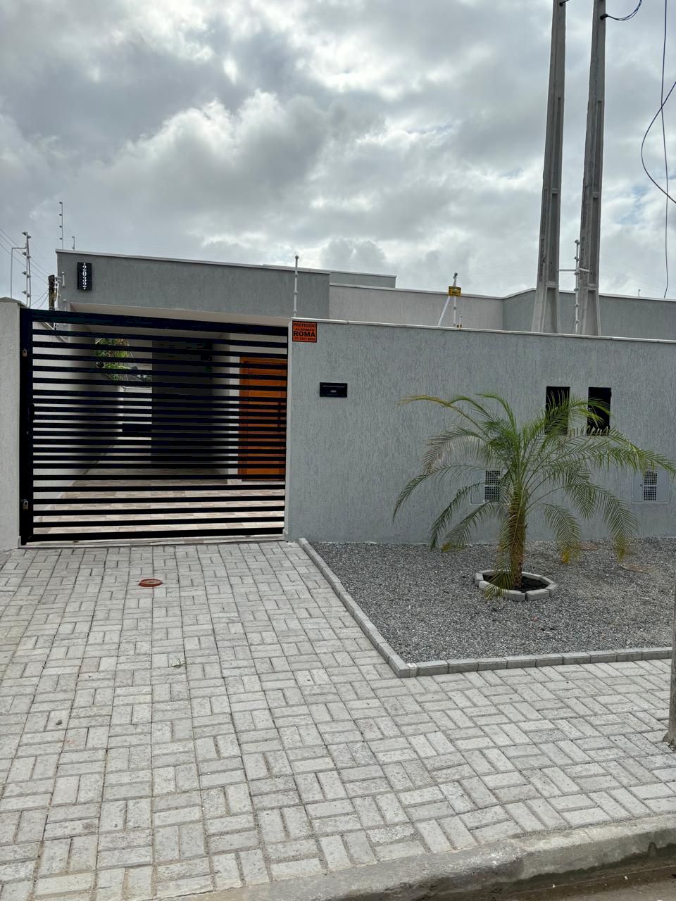 Casa Residencial - Lado Pista!