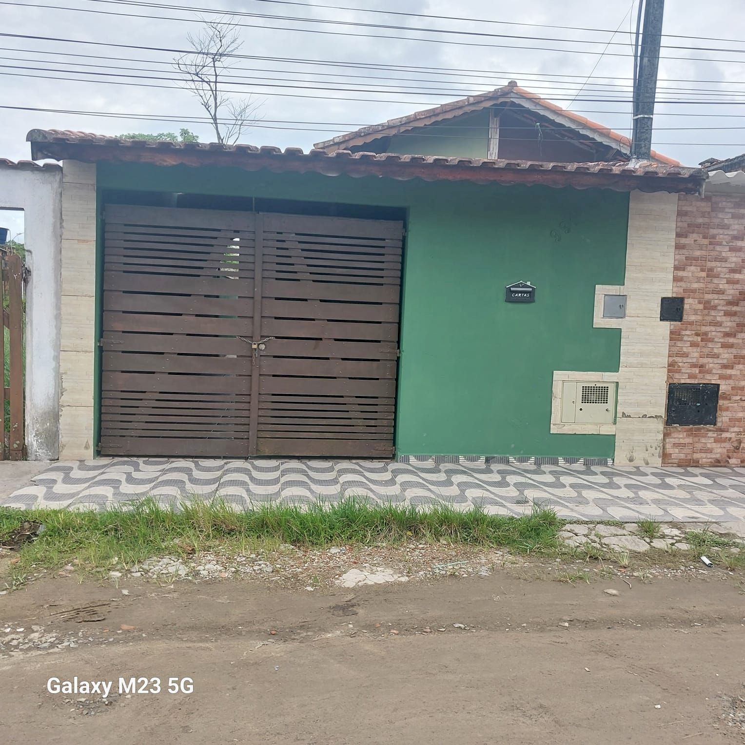 Casa Residencial - Lado Pista