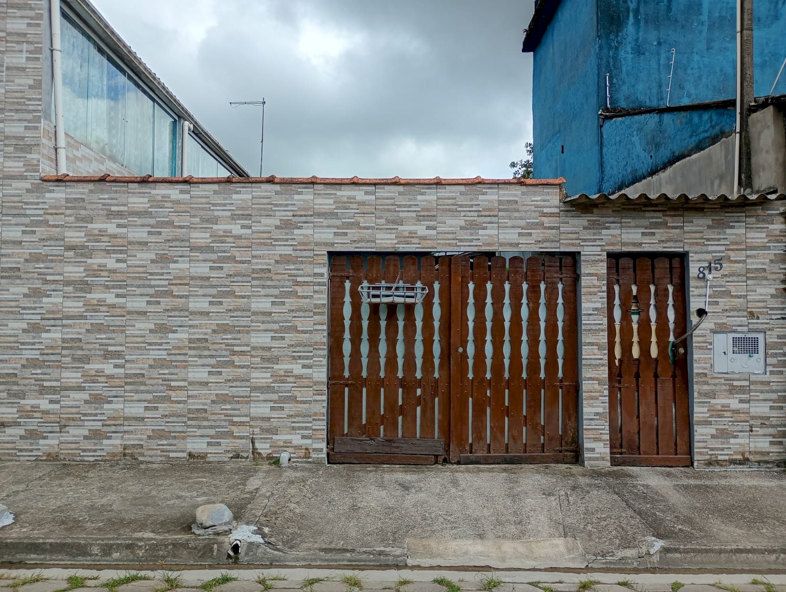 Sobrado Residencial - Lado Pista