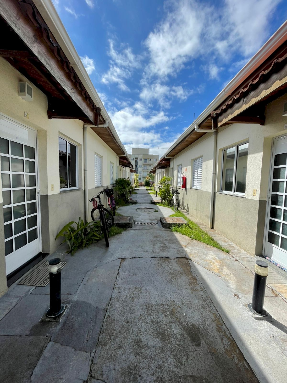 Casa em Condomínio - Lado Pista