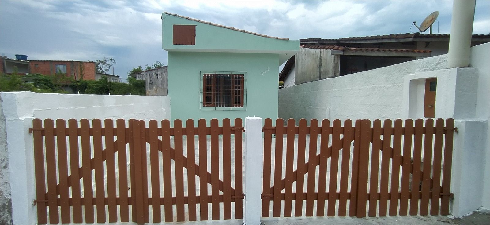 Casa Residencial - Lado Pista