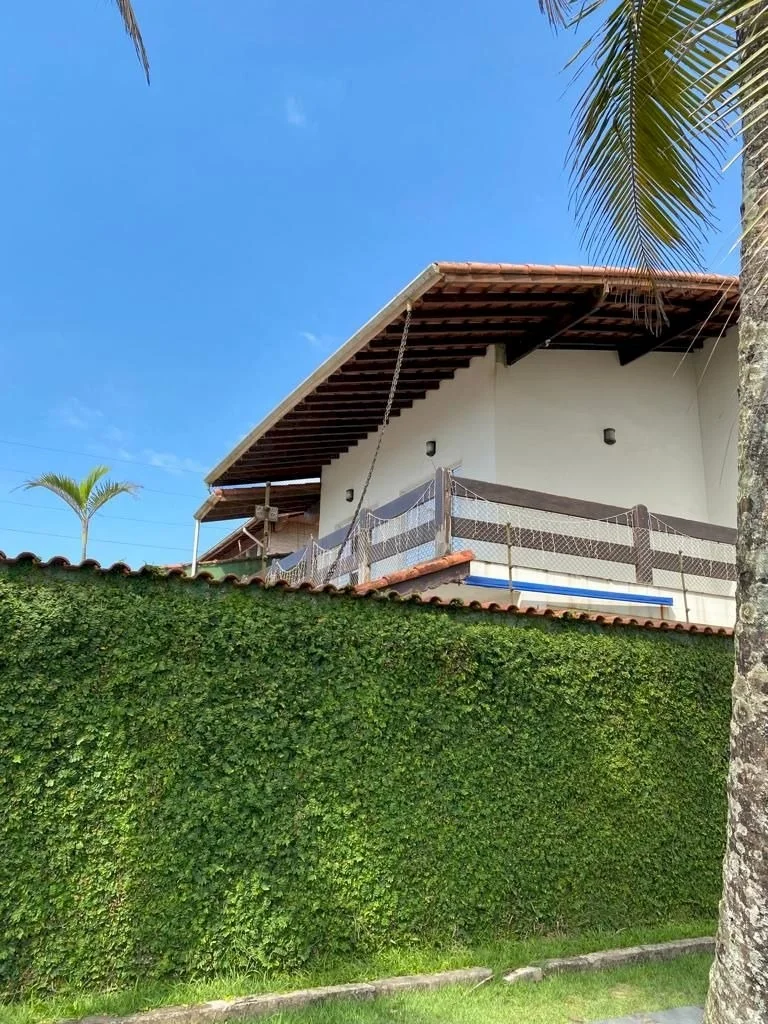 Casa com 5 dormitórios próximo à praia no bairro Satélite
