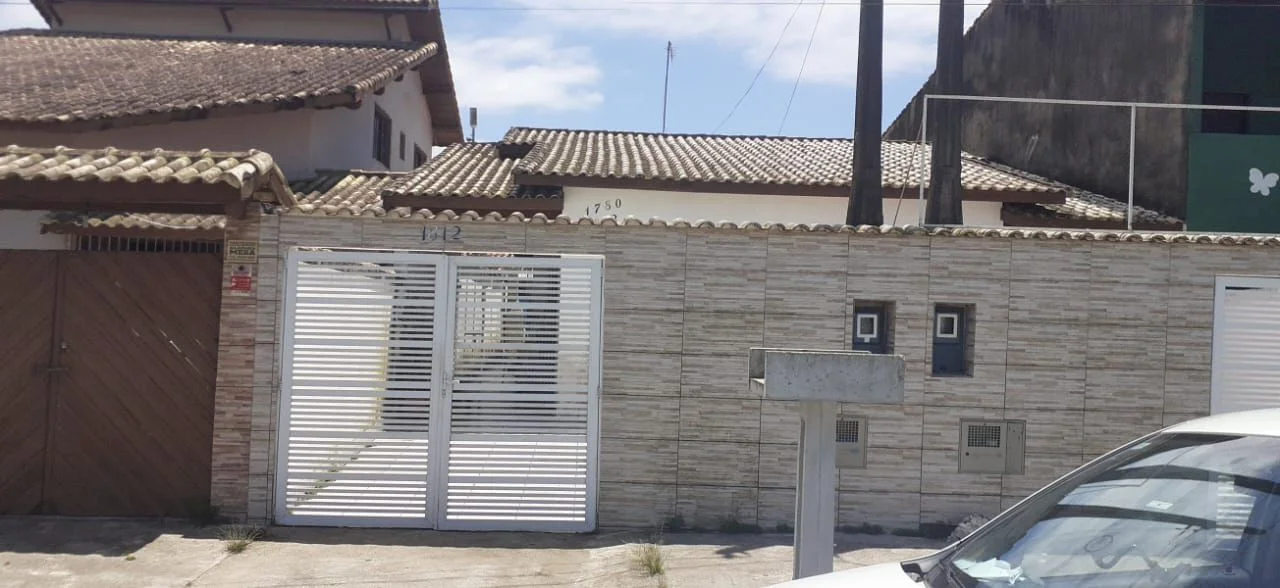 Casa com 2 dormitórios próximo à praia no bairro Gaivota