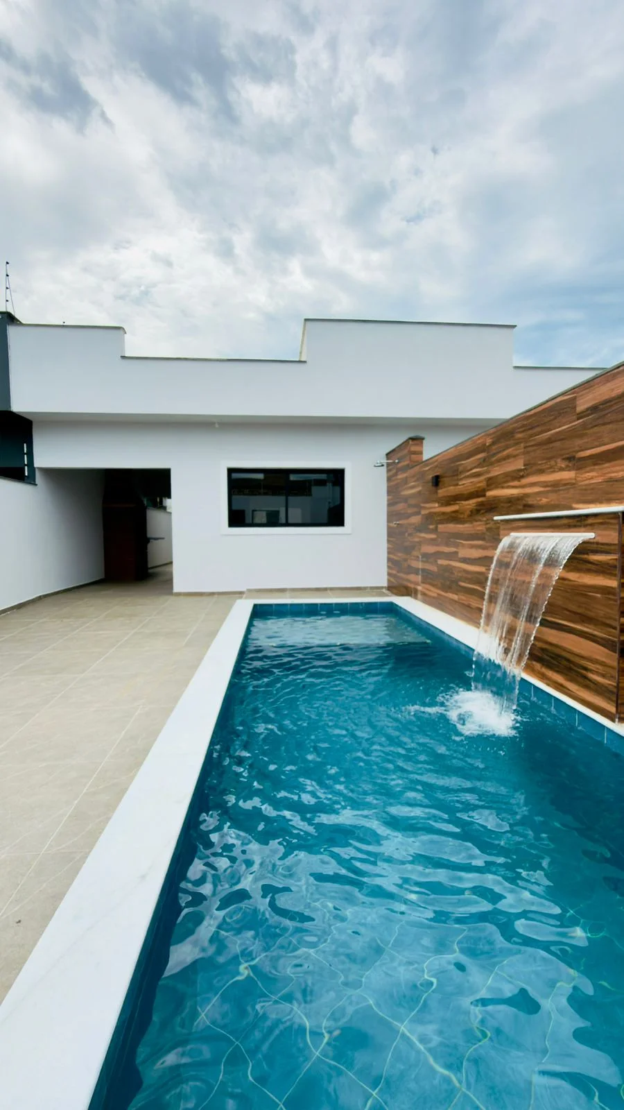 Casa com 2 dormitórios próximo à praia no bairro Cibratel II