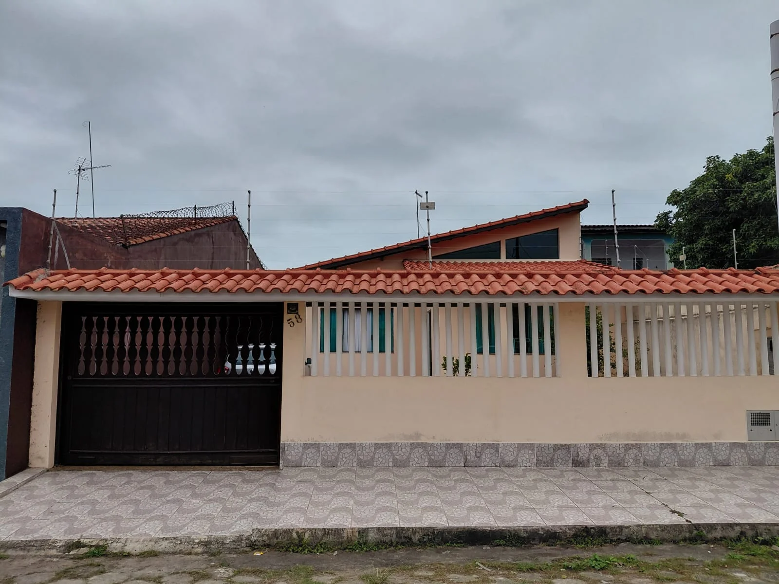 Casa com 3 dormitórios próximo à praia no bairro Jd Suarão
