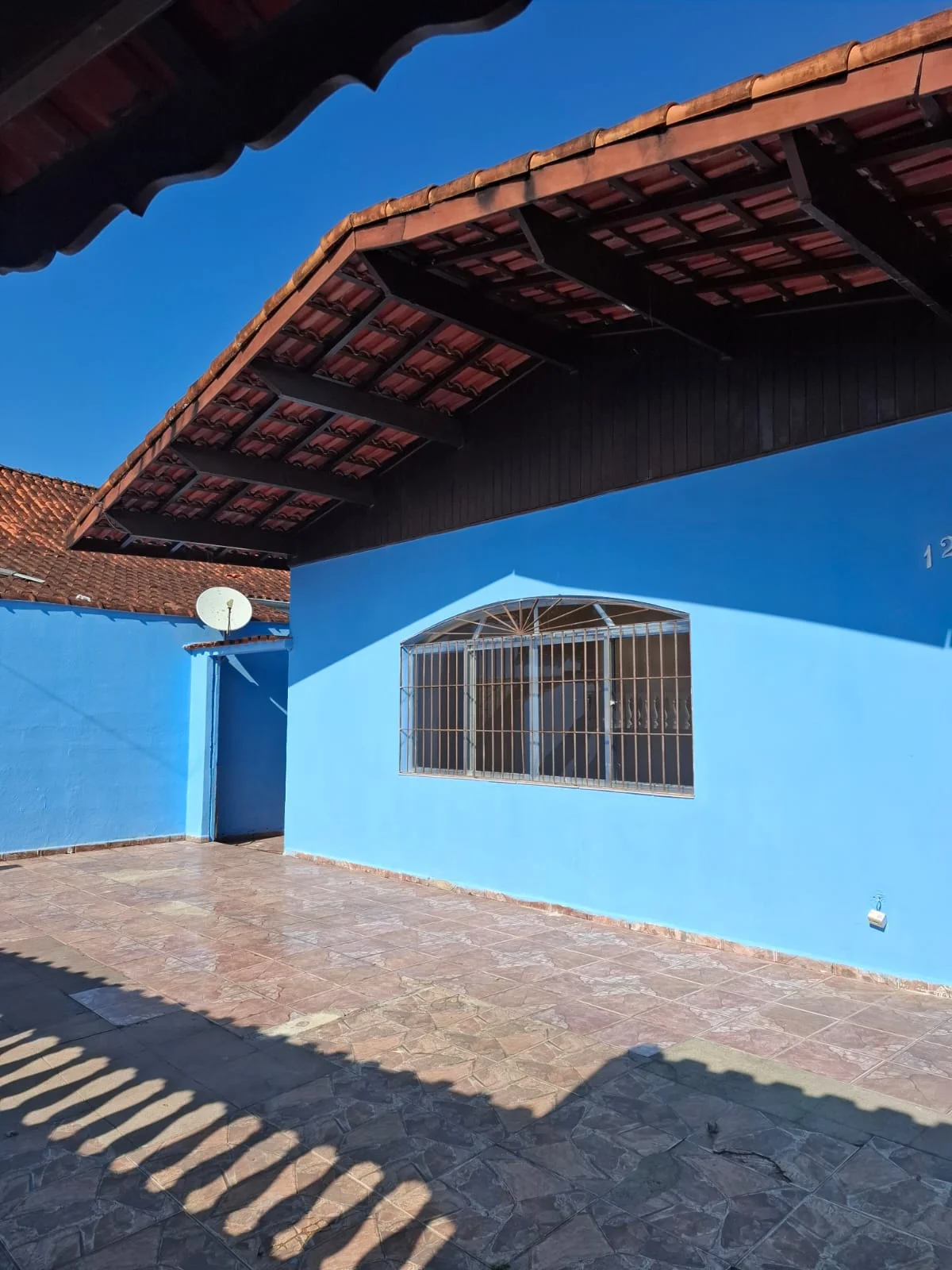 Casa com 3 dormitórios próximo à praia no bairro Jd Suarão