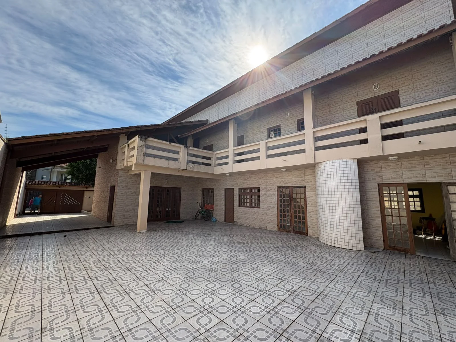 Sobrado com 4 dormitórios próximo à praia no bairro Cibratel I