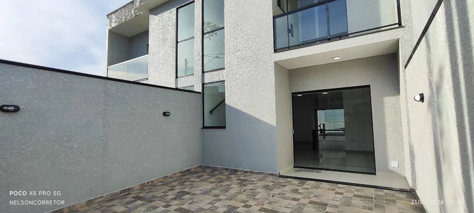 Sobrado com 3 dormitórios próximo à praia no bairro Vila São Paulo - Cópia