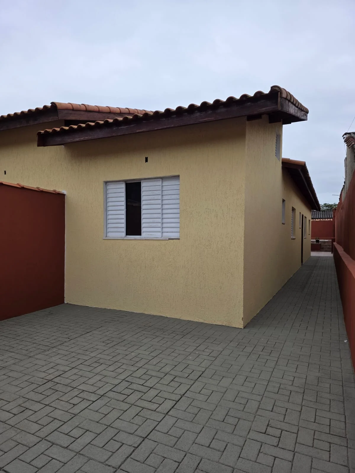 Casa com 2 dormitórios no bairro Santa Terezinha